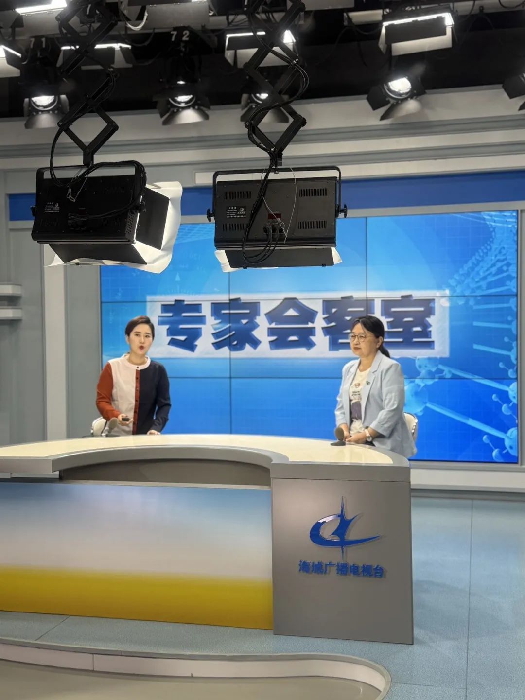 【健康伴我行】助力中高考学子减压！李庆丽主任做客海城电视台、交通广播电台FM106.9直播，为考生支招！